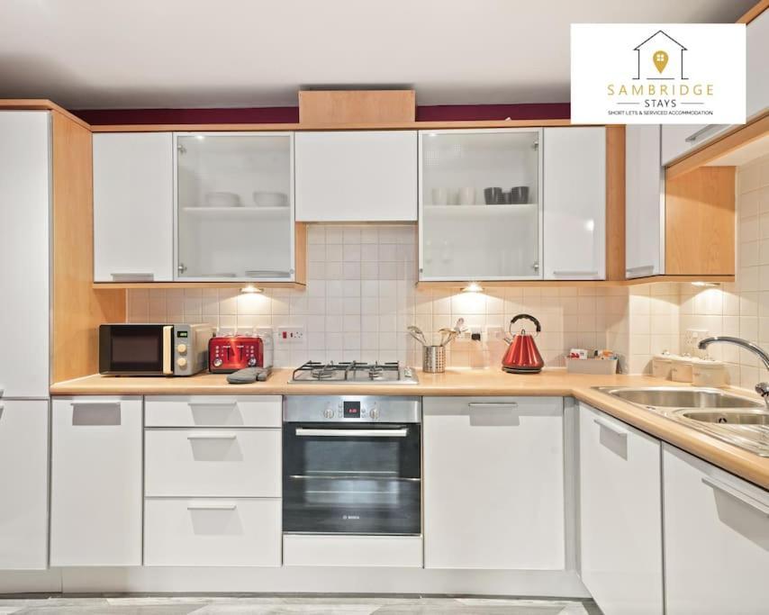 Aylesbury Central - 2 Bedroom Serviced Apt In Aylesbury By Sambridge Stays BUCKINGHAMSHIRE 外观 照片